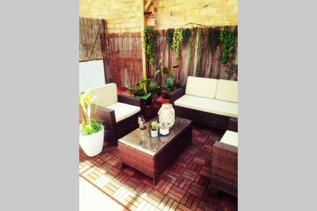 Apartament M5 Cool Terrace. Metro 1 Min. Center 15' By Metro Esplugues de Llobregat Zewnętrze zdjęcie