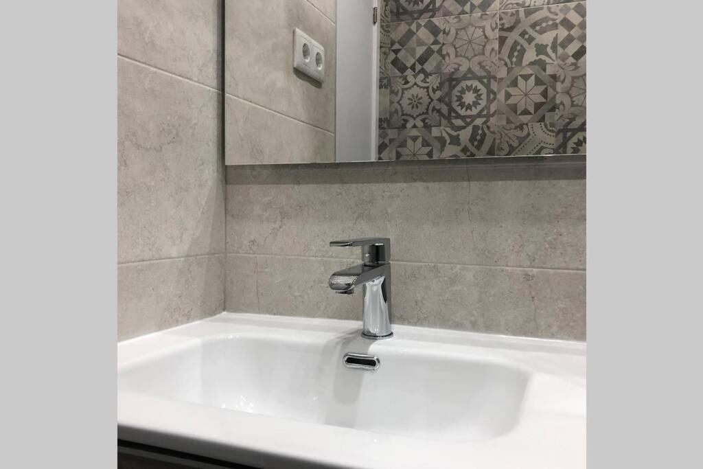 Apartament M5 Cool Terrace. Metro 1 Min. Center 15' By Metro Esplugues de Llobregat Zewnętrze zdjęcie